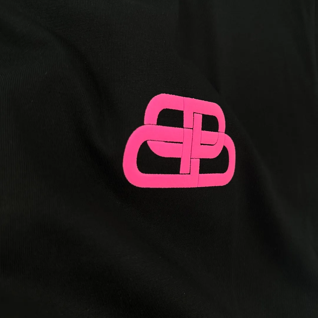 BALENCI*GA 2025 New Arrival T Classic Pink B T Same Style ：Black White Size： S （90-130 ） M （120-150 ） L （140-165 ） XL （160-180 ） XXL （180-210 ）